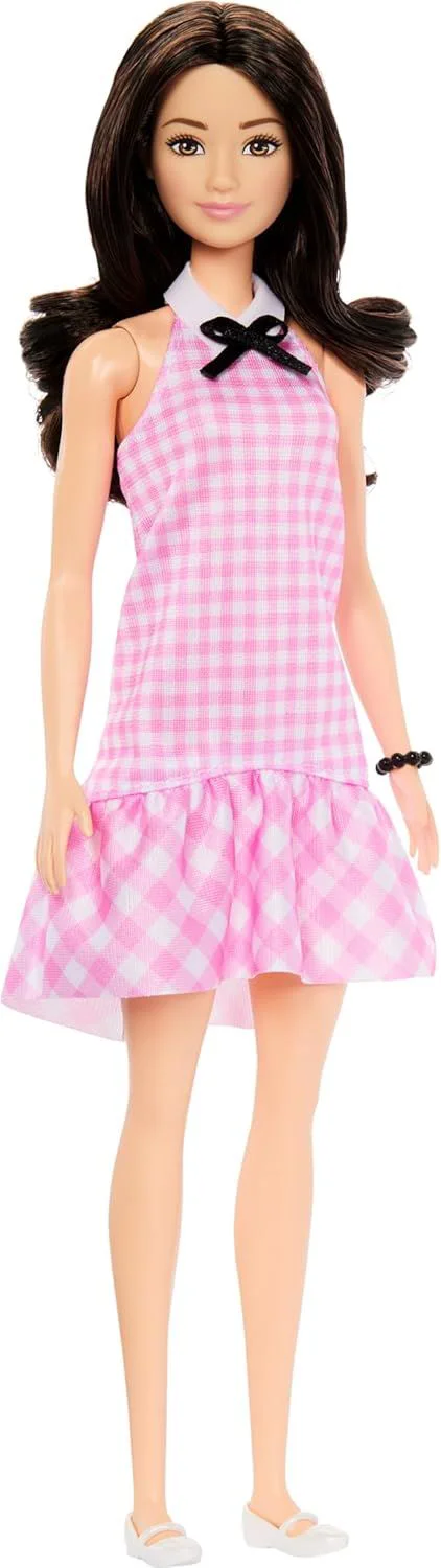 Papusa Barbie "Fashionista in rochie roz in carouri" foto