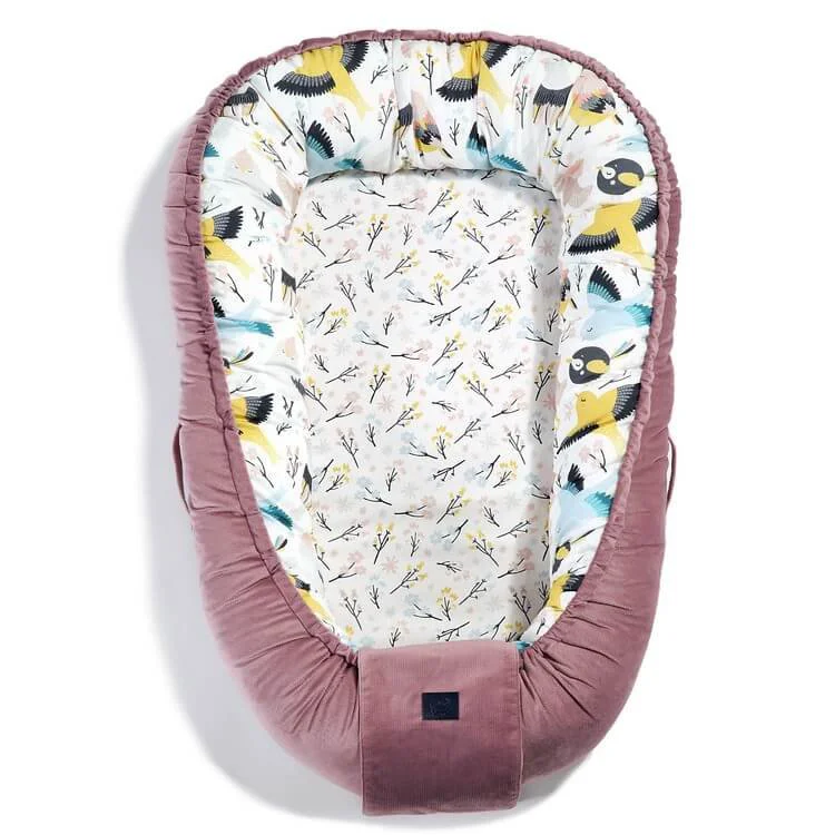 Babynest La Millou Velvet Collection - Cute Birds Vivid - French Lavender foto