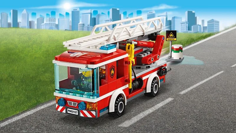 LEGO City - Пожарный автомобиль с лестницей foto