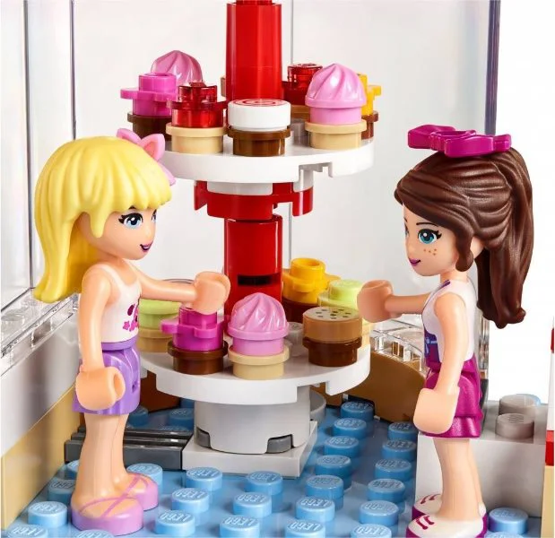 LEGO Friends - Heartlake Cupcake Café foto