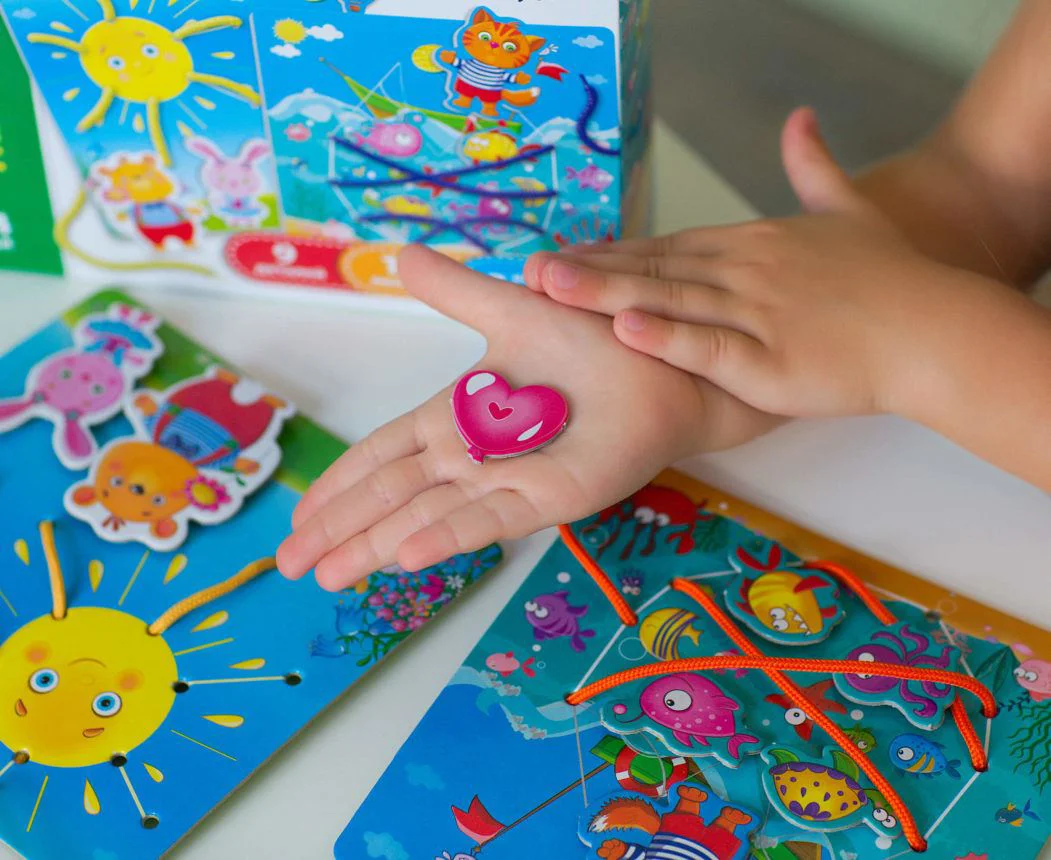 Joc de dezvoltare Vladi Toys cu siret si lipici, In Natura foto