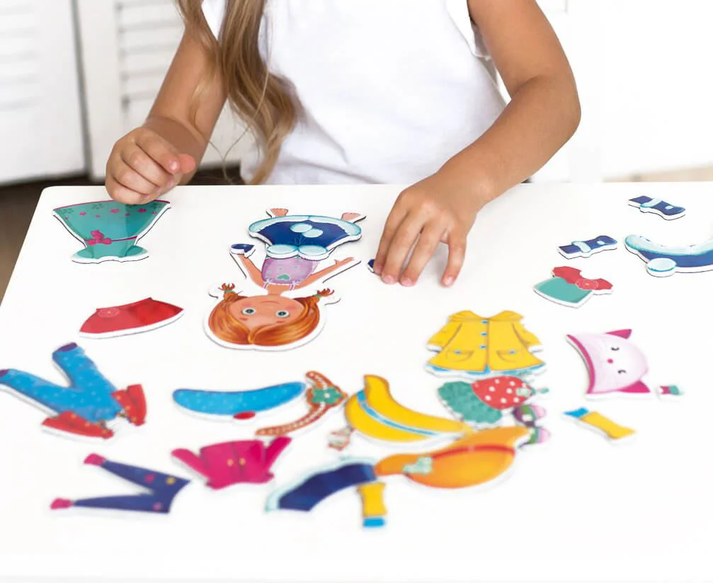 Joc magnetic Vladi Toys Imbraca Papusa Sofia