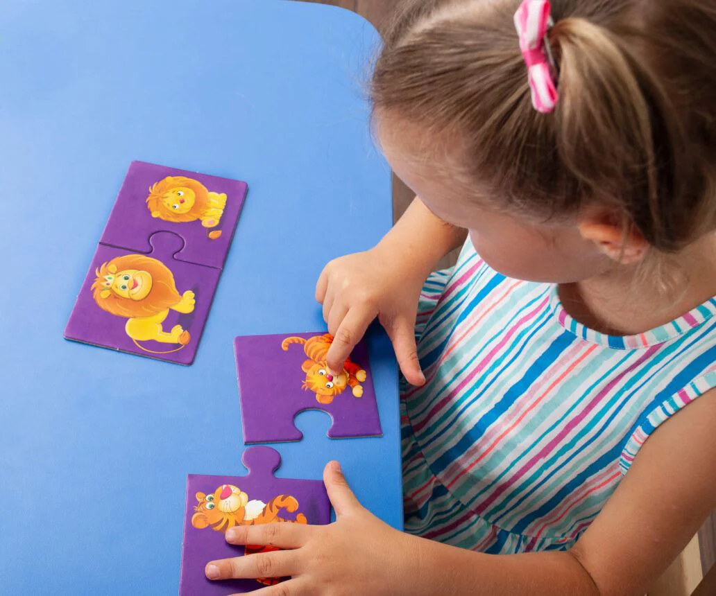 Joc educativ Vladi Toys Al cui e puiul?