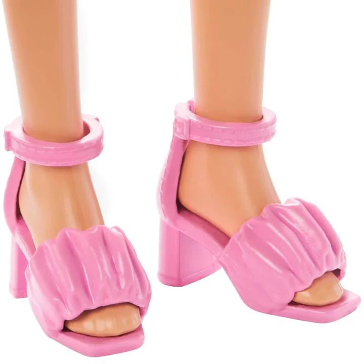 Papusa Barbie Fashionista cu par negru