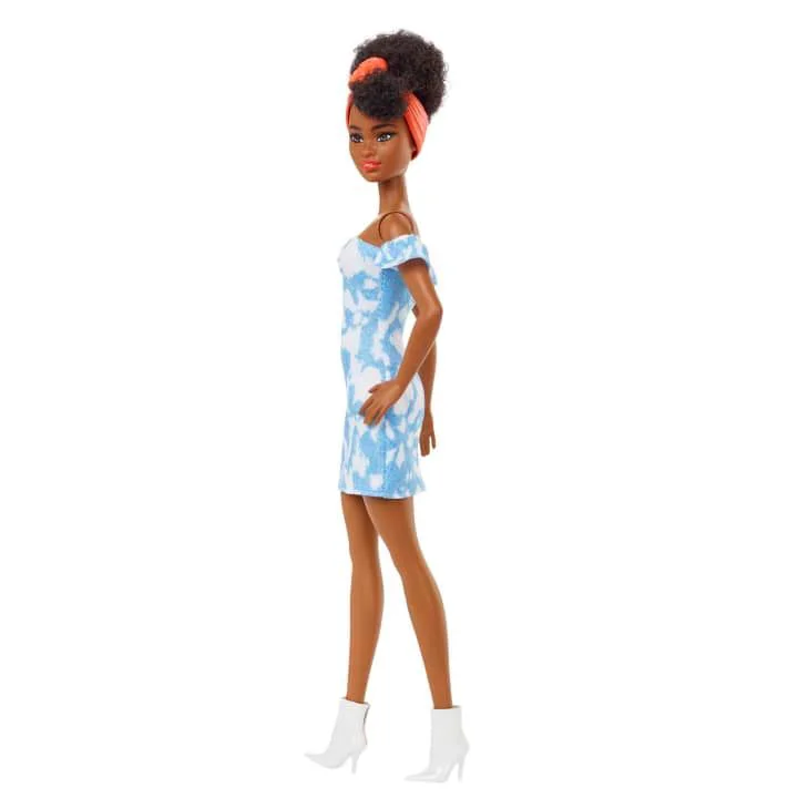 Papusa Barbie Fashionista cu rochie albastra