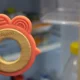 Кольцо для прорезывания зубов BabyOno Цыпленок из дерева и силикона foto