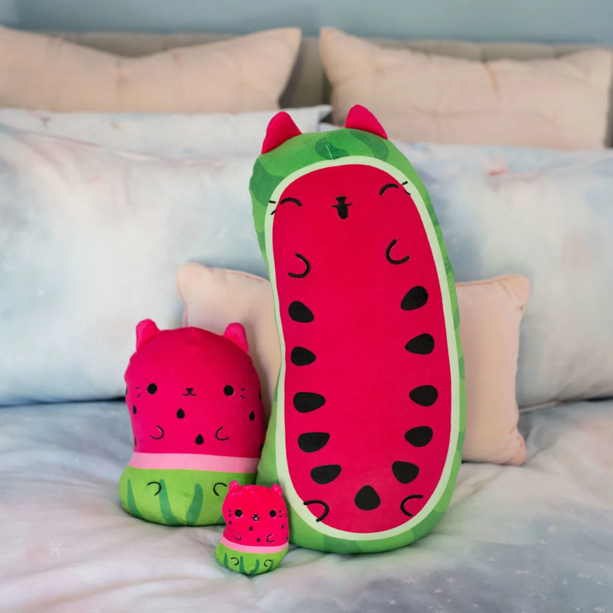 Jucarie pe plus Cats Vs Pickles Pepene Rosu, 20 cm