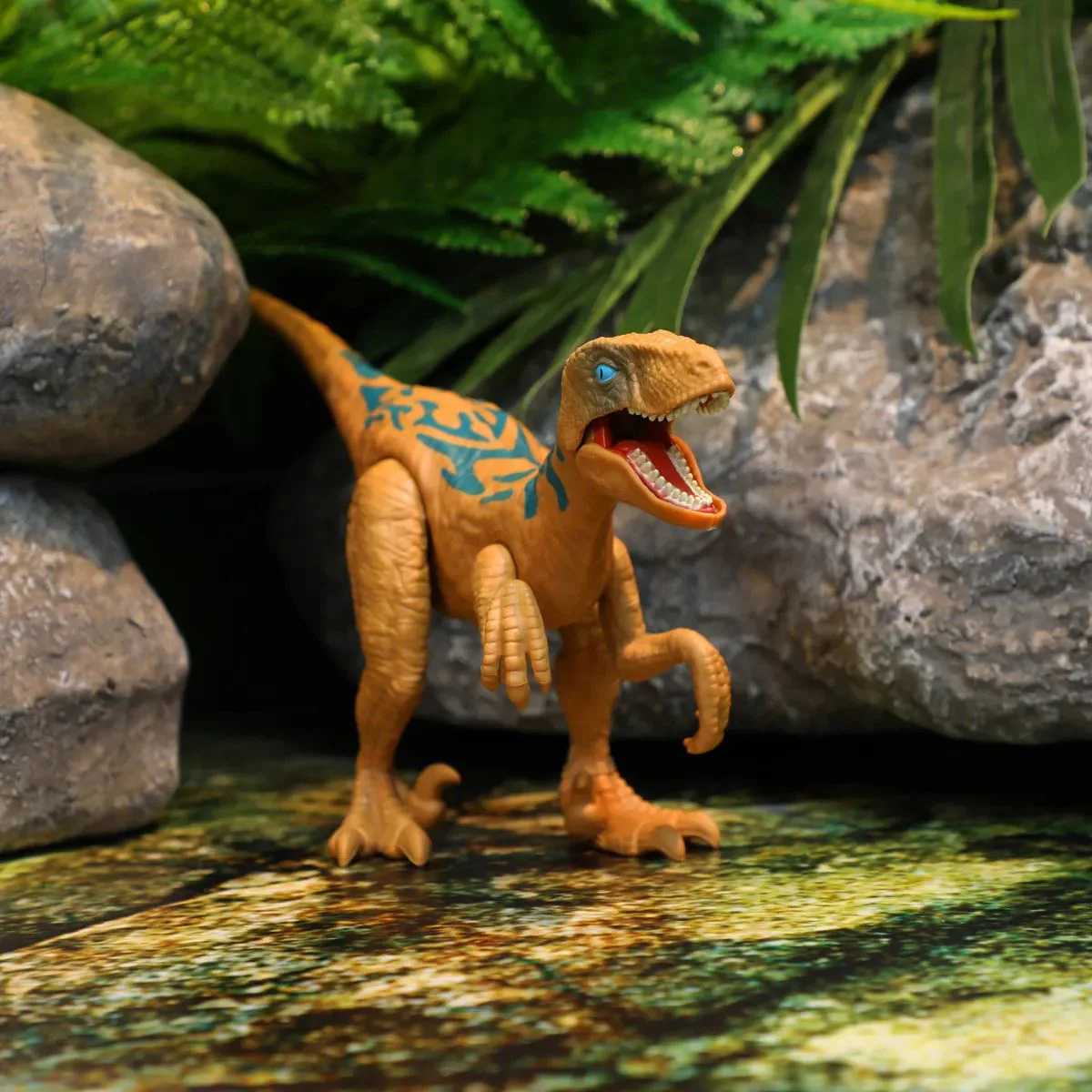 Интерактивная игрушка Dinos Unleashed Велоцираптор