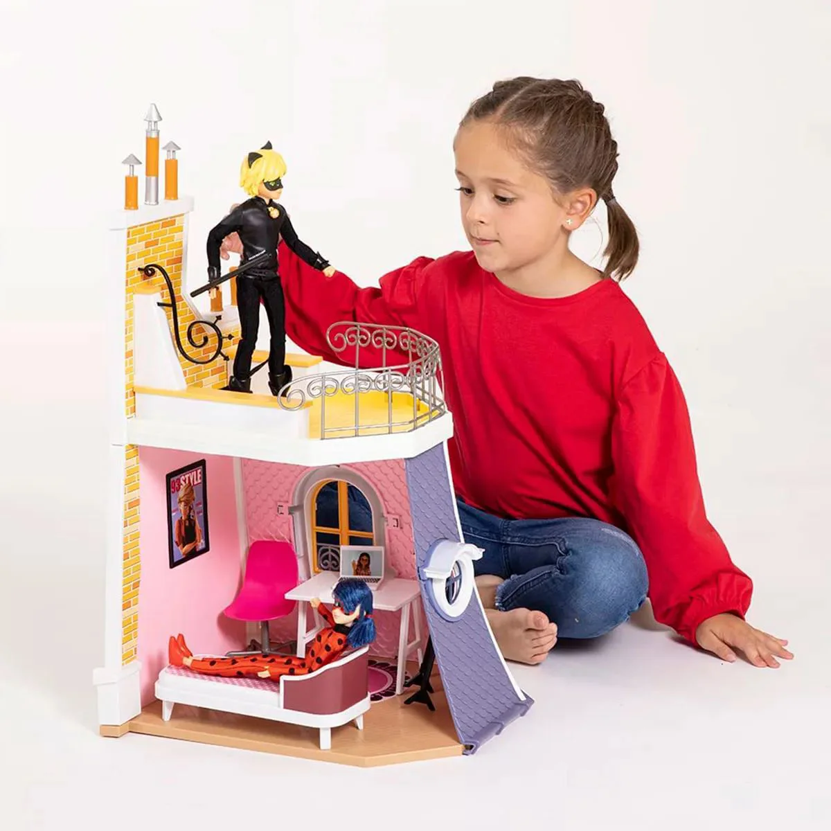 Set de joaca 2 in 1 Miraculous Dormitorul si balconul lui Marinette