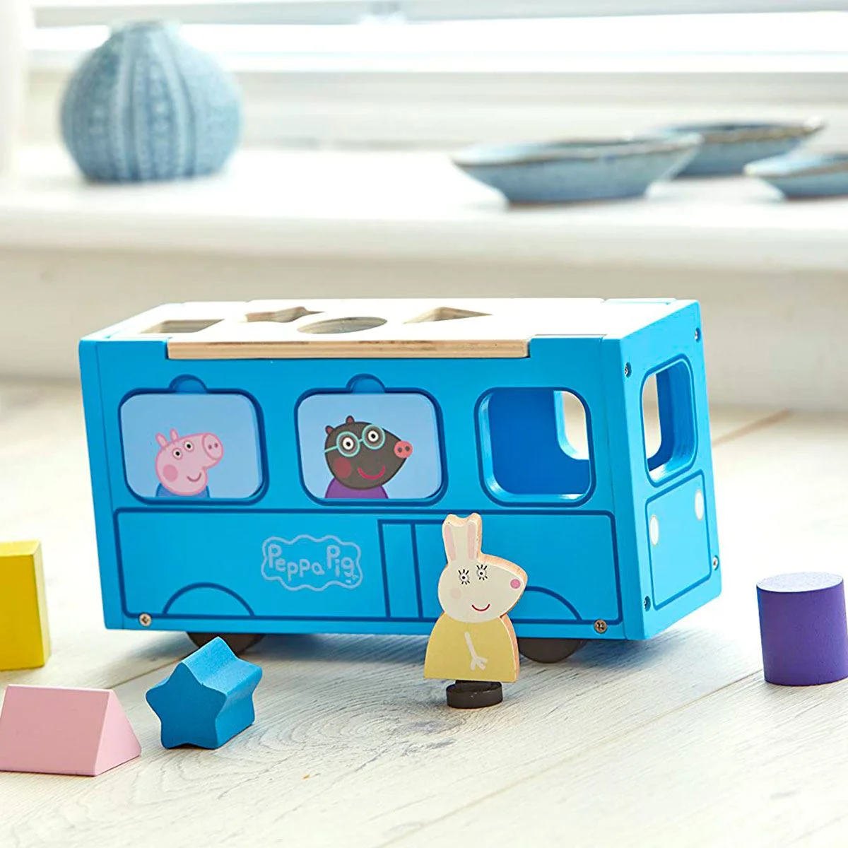 Set de joaca din lemn Peppa Pig Autobuz-Sorter cu accesorii si figurina