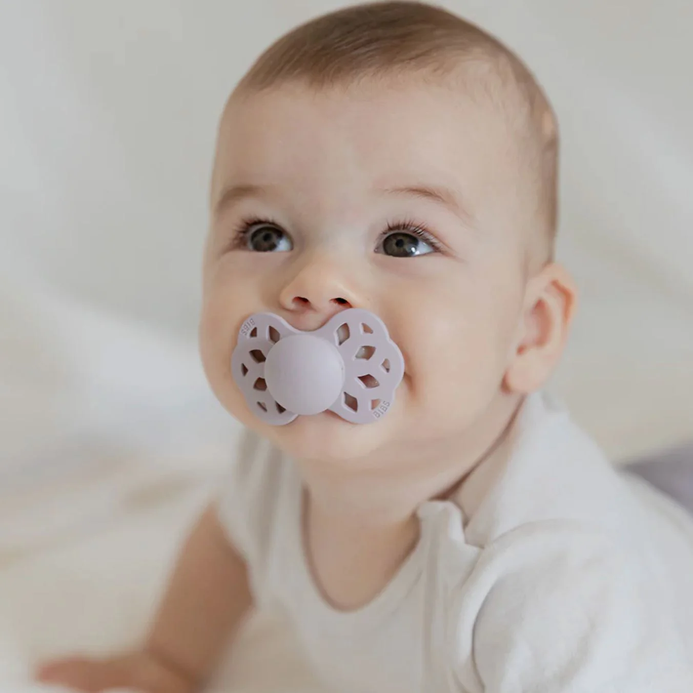 Анатомическая силиконовая пустышка BIBS Infinity Sage (6-18 мес.) foto