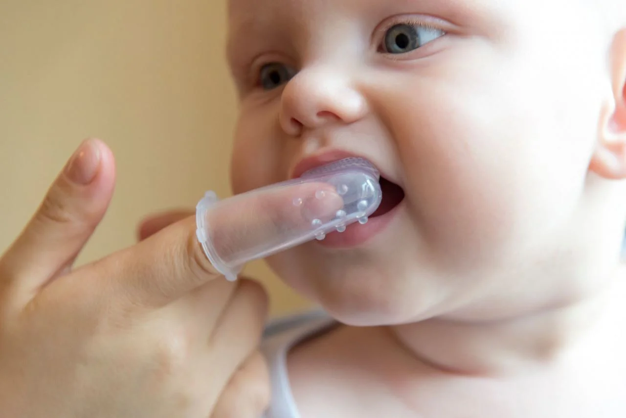 Зубная щетка BabyJem с наперстком foto