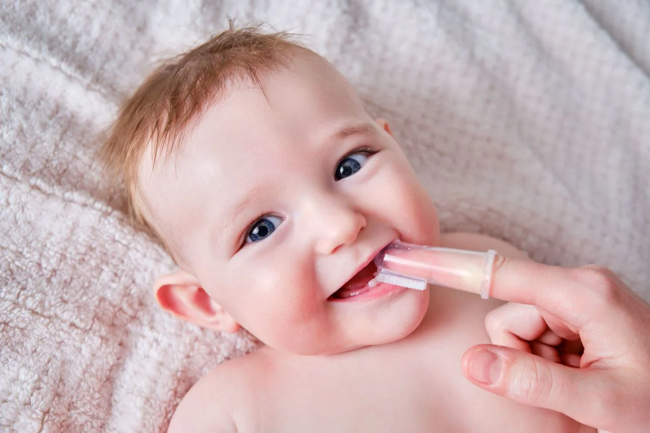 Зубная щетка BabyJem с наперстком foto