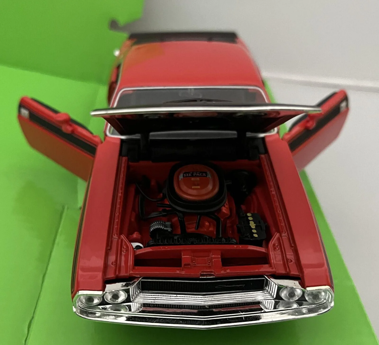 Машинa металлическaя Welly 1970 Dodge Challenger T/A ,1:24