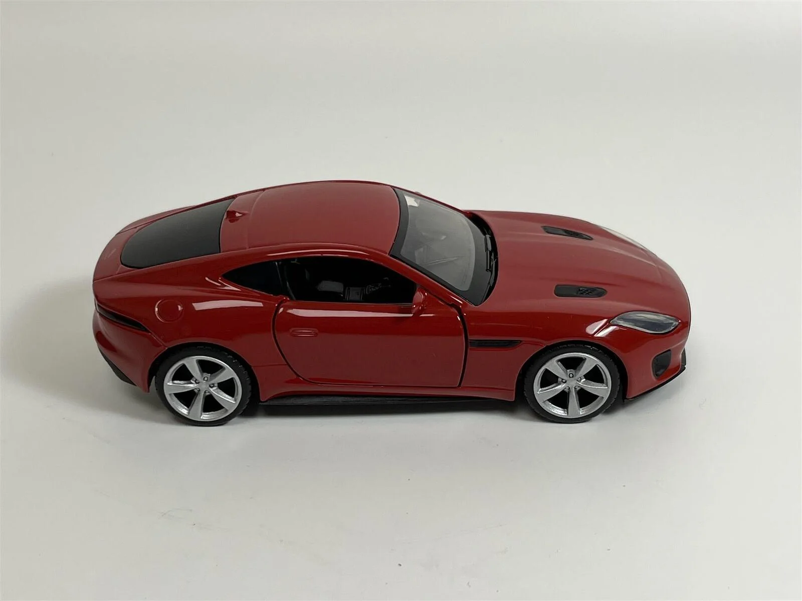 Модель автомобиля Jaguar F-Type, 1:36, Красный Механизм обратного хода, синхрон