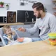 Set 3 boluri colorate pentru mancare Badabulle cu suport inclus foto