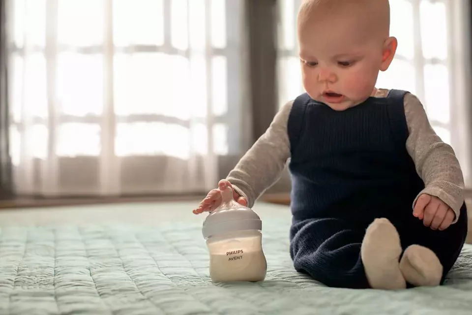 Biberon din plastic Philips Avent Natural Response (0+ luni), 125 ml foto