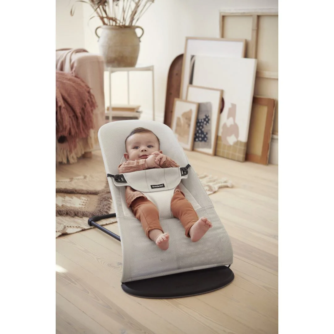 Кресло-шезлонг BabyBjorn Balance Silver White, Mesh