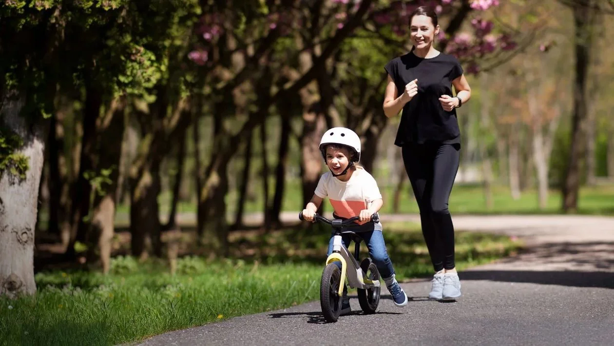Bicicleta fara pedale Lionelo Bart Tour Roz