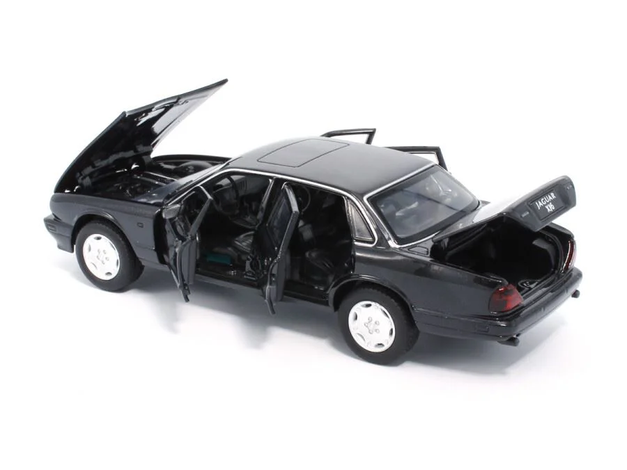Macheta auto Tayumo Jaguar XJ6 Negru, 1:32 foto