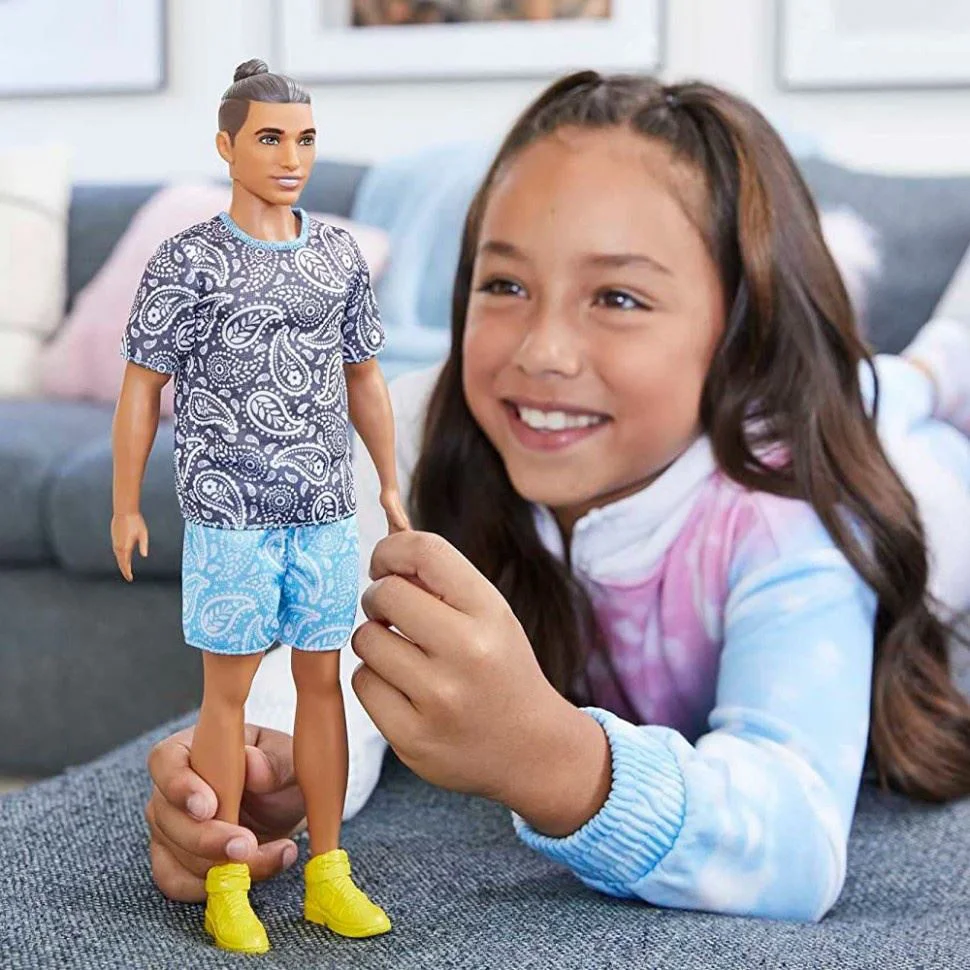 Кукла Barbie Кен Модник в футболке foto