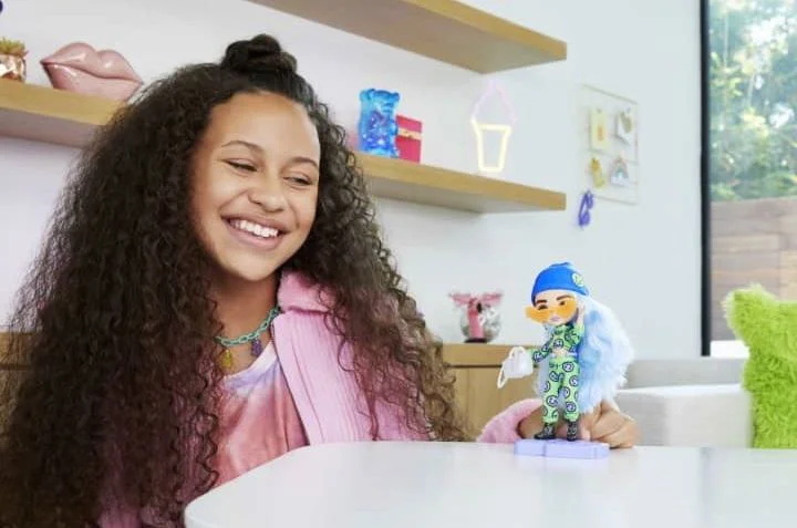 Papusa Barbie Mini Icy cu par albastru foto