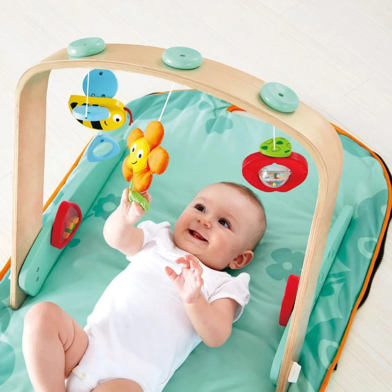 Игровой коврик для детей Hape портативный foto