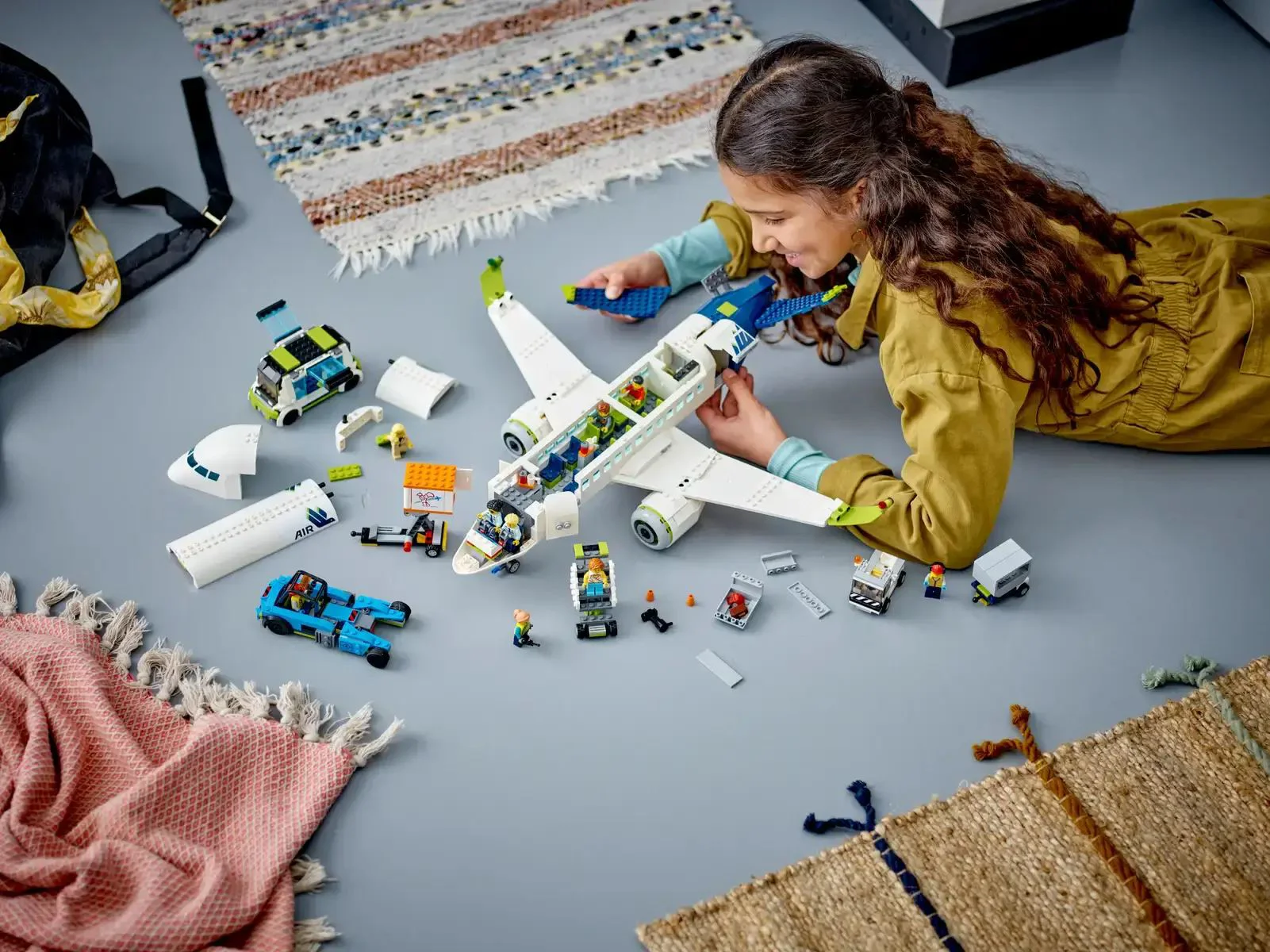 LEGO City - Пассажирский самолет, 913 деталей foto