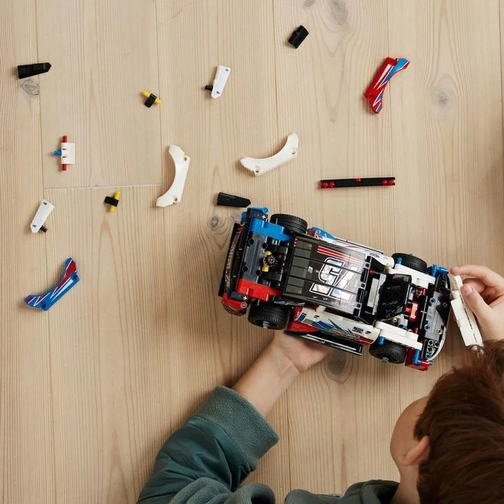 Конструктор Lego Technic Chevrolet Camamro ZL1, 672 эл. foto
