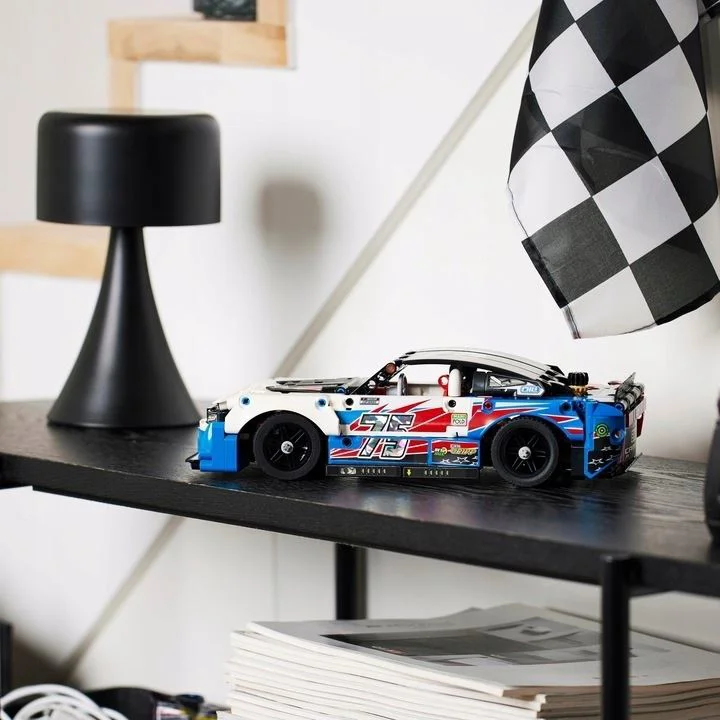 Конструктор Lego Technic Chevrolet Camamro ZL1, 672 эл. foto