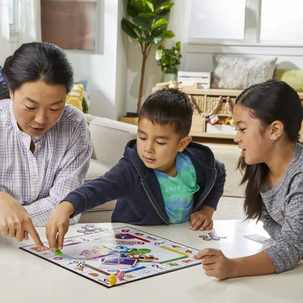 Joc de societate Hasbro Primul meu monopoly