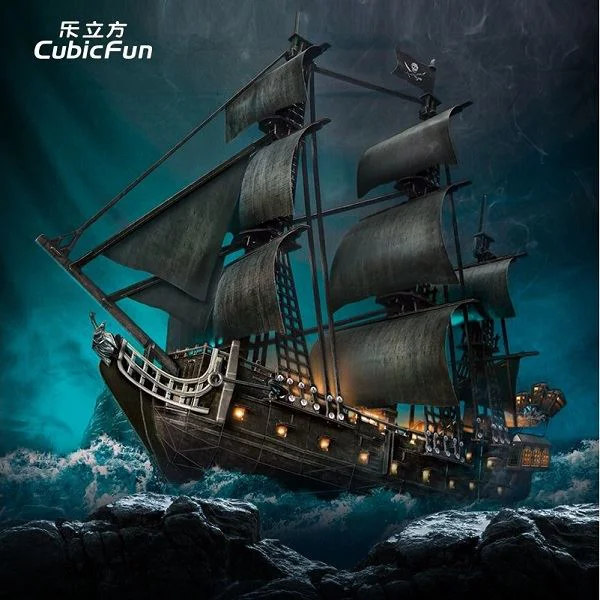 Puzzle 3D CubicFun Corabie de pirati cu iluminare LED, 293 el.