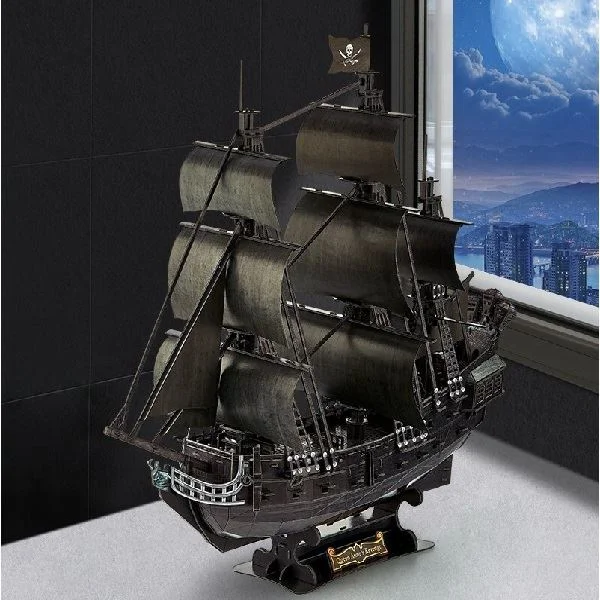 Puzzle 3D CubicFun Corabie de pirati cu iluminare LED, 293 el.