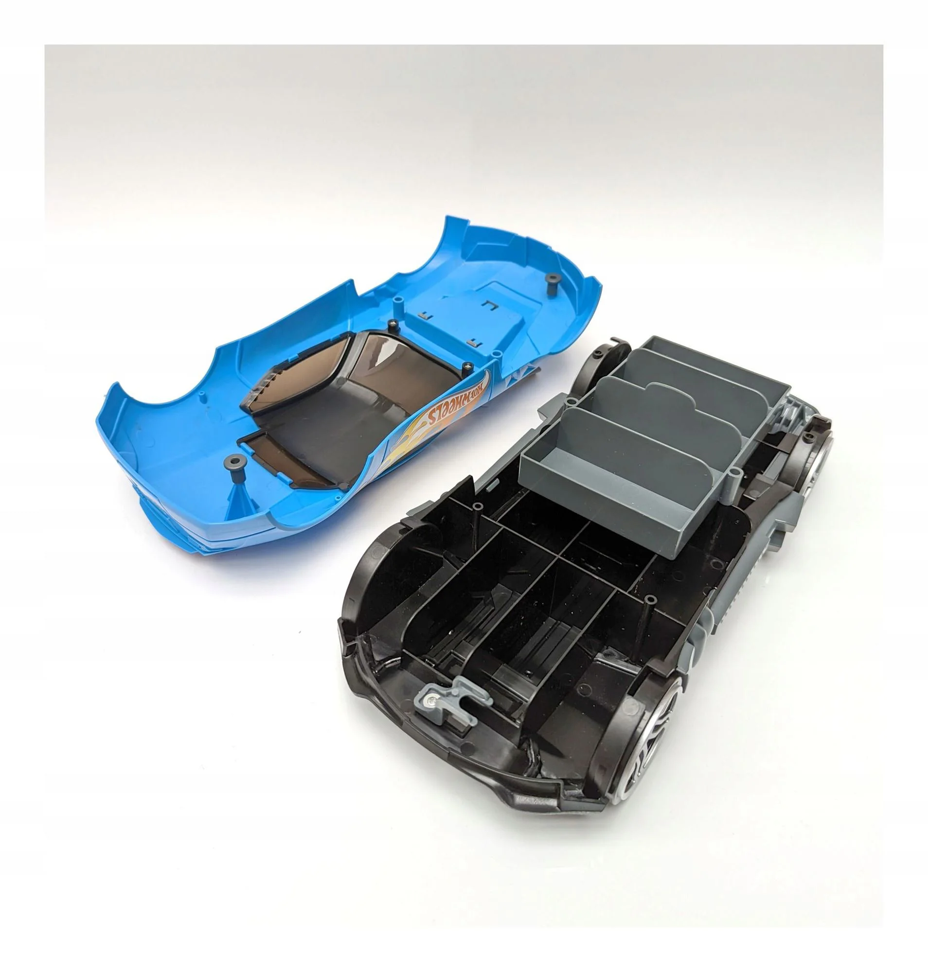 Automobil de curse si garaj 2 in 1 Hot Wheels foto
