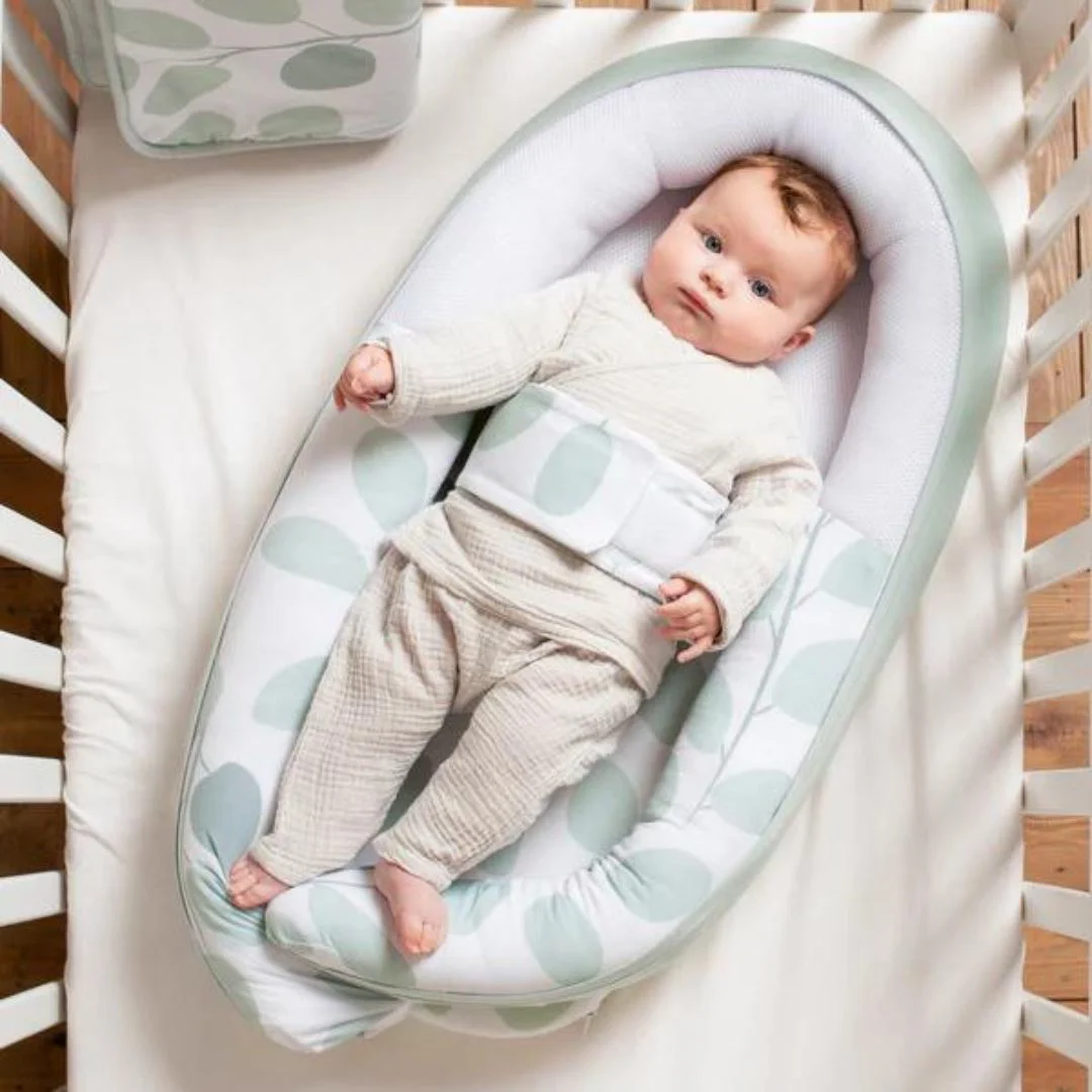 Babynest din bumbac organic Doomoo Cocoon Leaves Aqua Green
