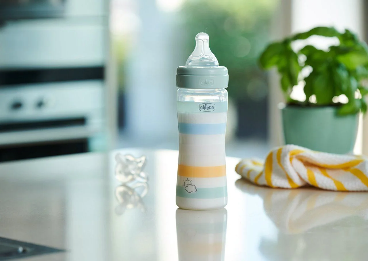 Biberon din plastic Chicco Boy cu tetina din silicon cu flux mediu, 250 ml foto