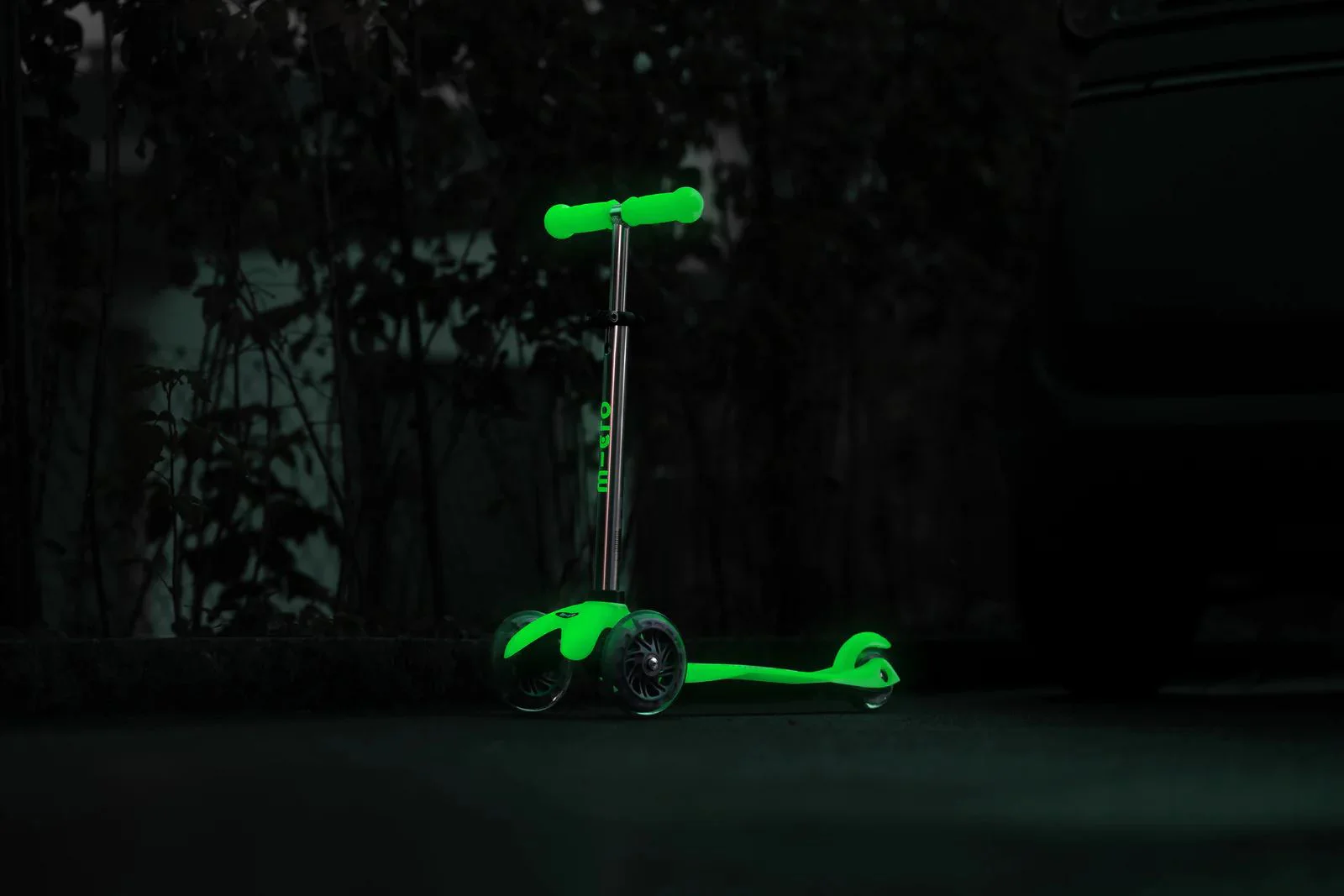 Самокат Micro Mini Deluxe Glow LED Icy Lime foto