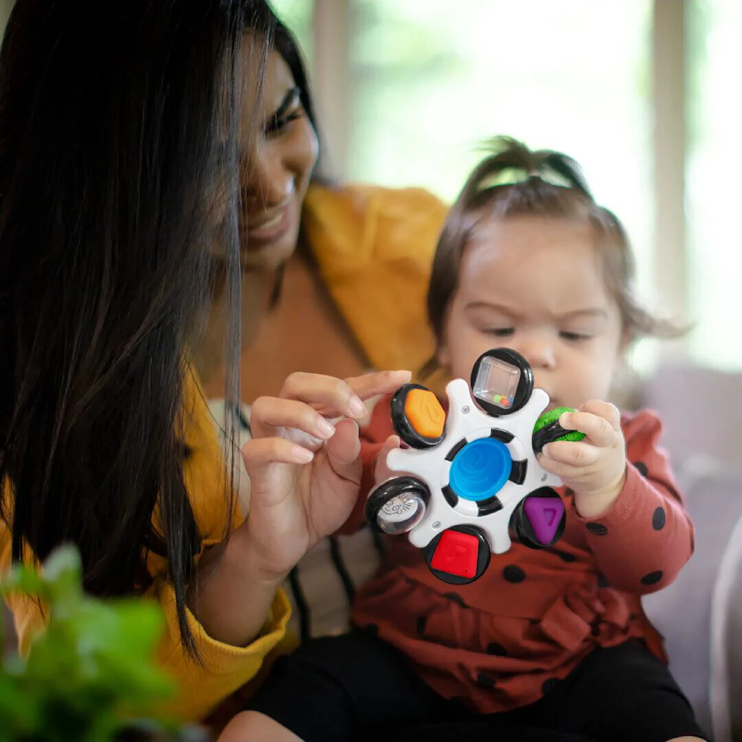 Jucarie senzoriala Baby Einstein Curiosity Clutch Twist & Pop