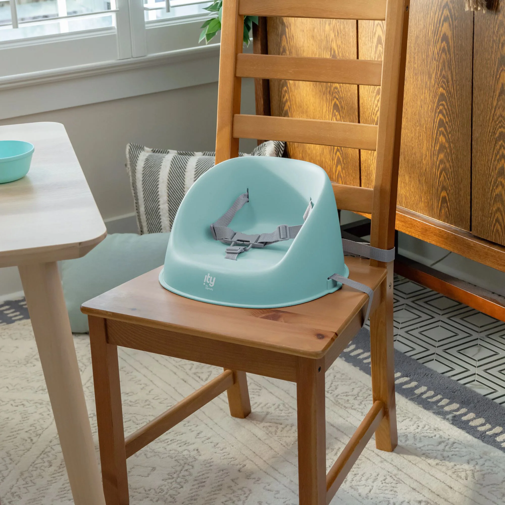 Scaun de masa si booster Ity by Ingenuity My Spot Easy-Clean Teal