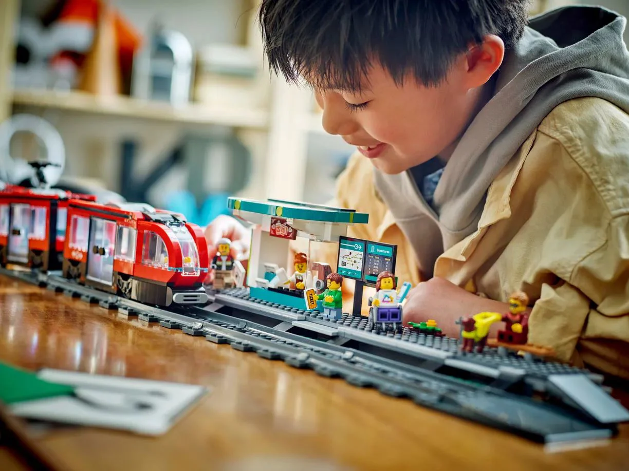 LEGO City - Downtown Streetcar and Station