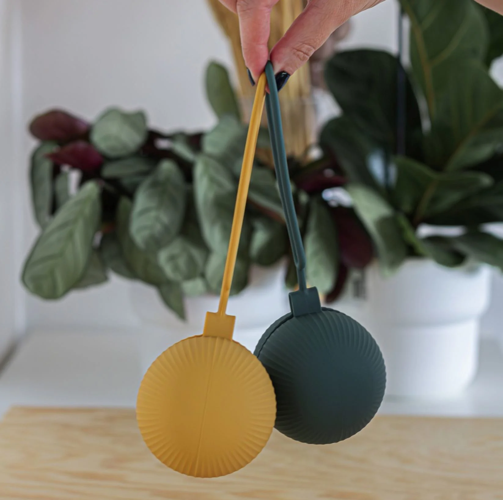 Силиконовая коробочка для соски Petite&Mars Misty Green
