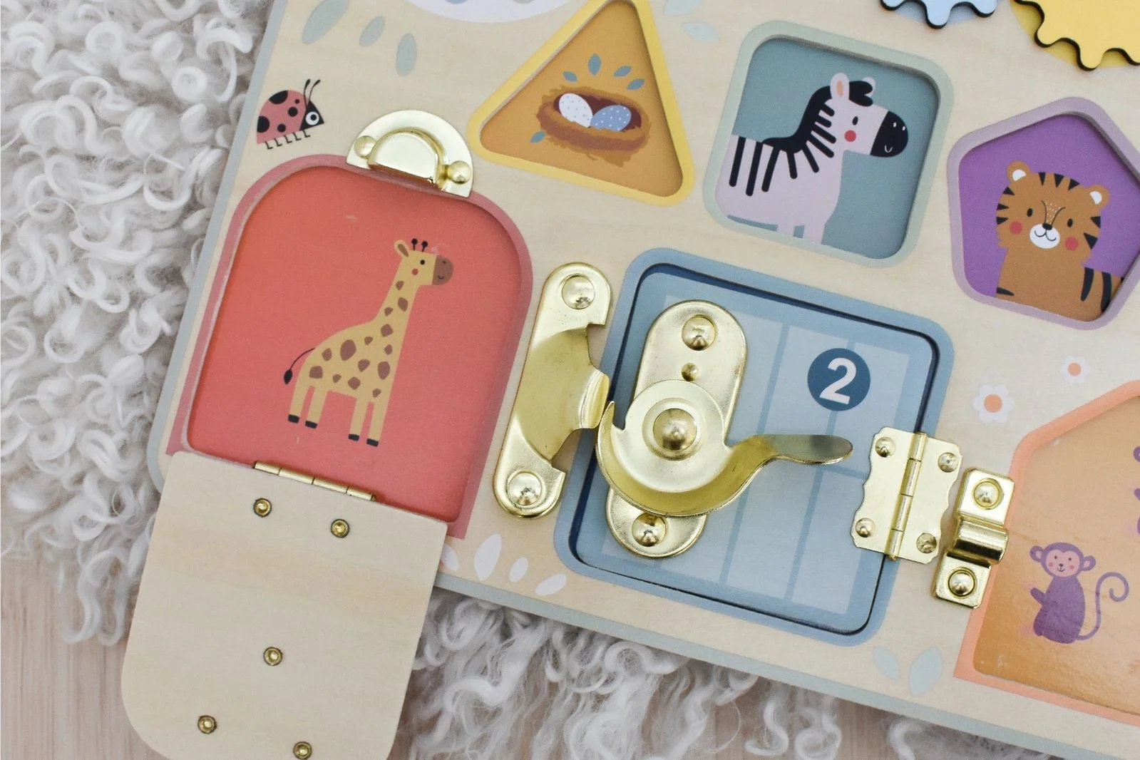 Интерактивная игрушка Tooky Toy Busyboard Doors and Gears foto