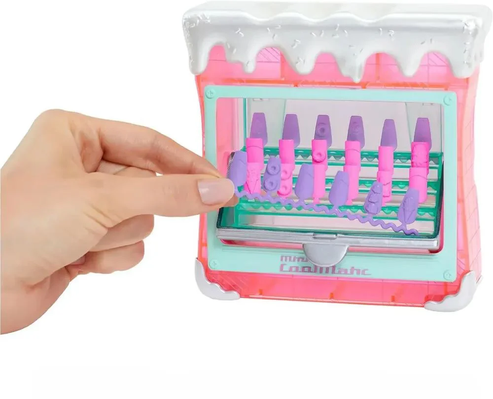 Set de joaca cu papusa L.O.L. Surprise! seria O.M.G Sweet Nails - Candy