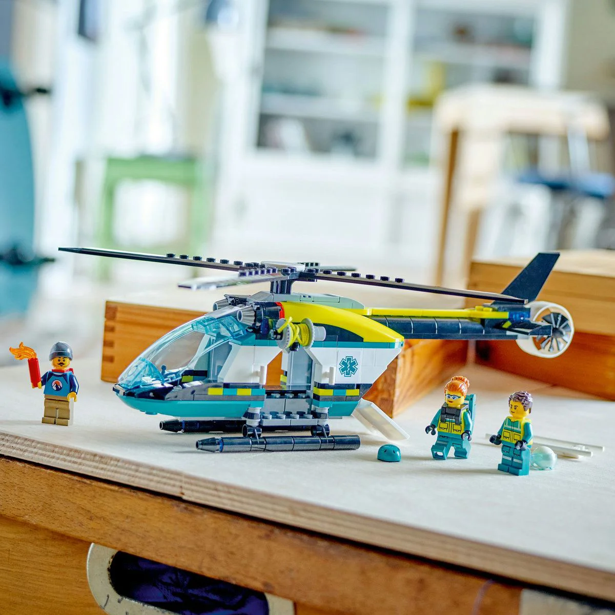 Set de constructie LEGO City Elicopter de salvare, 226 el. foto