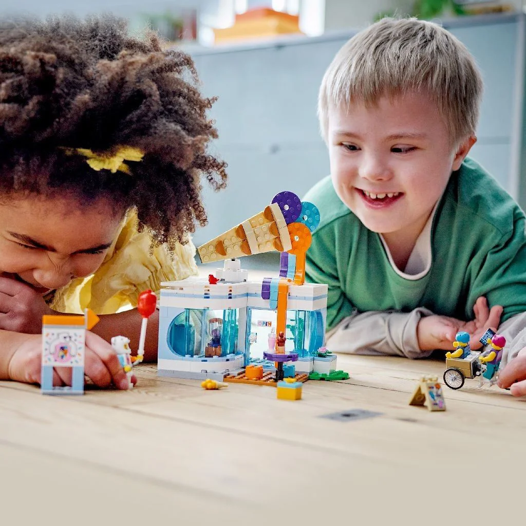 Set de constructie LEGO City Magazin de inghetata, 296 el. foto