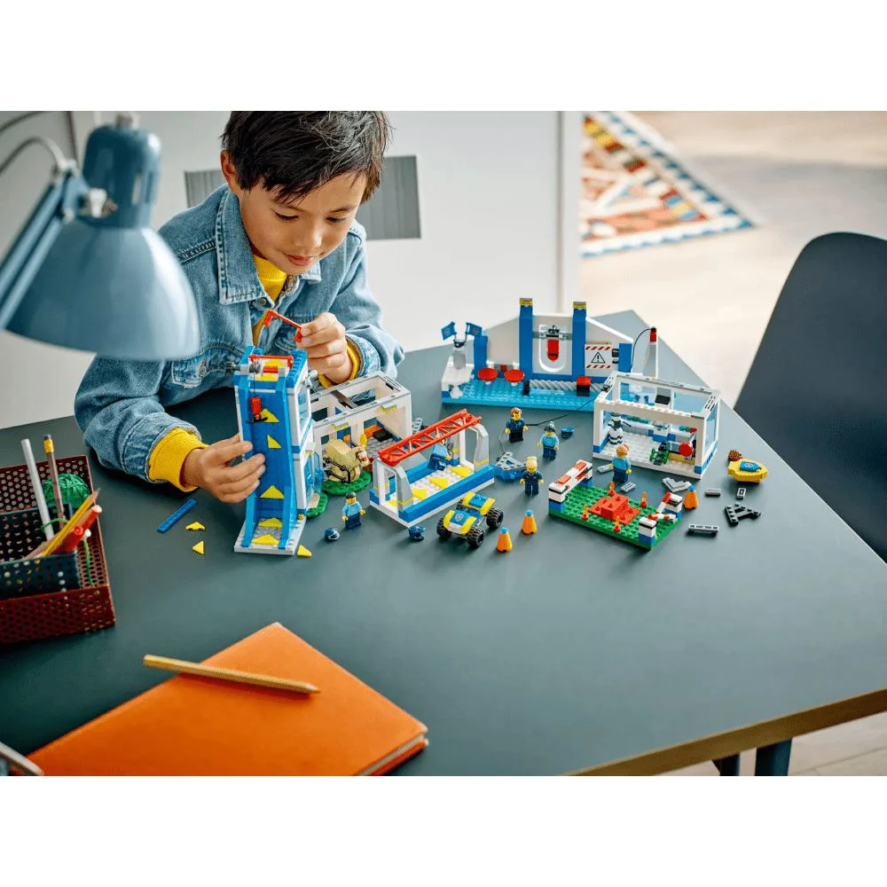 Set de constructie LEGO City Academia de politie, 823 el. foto