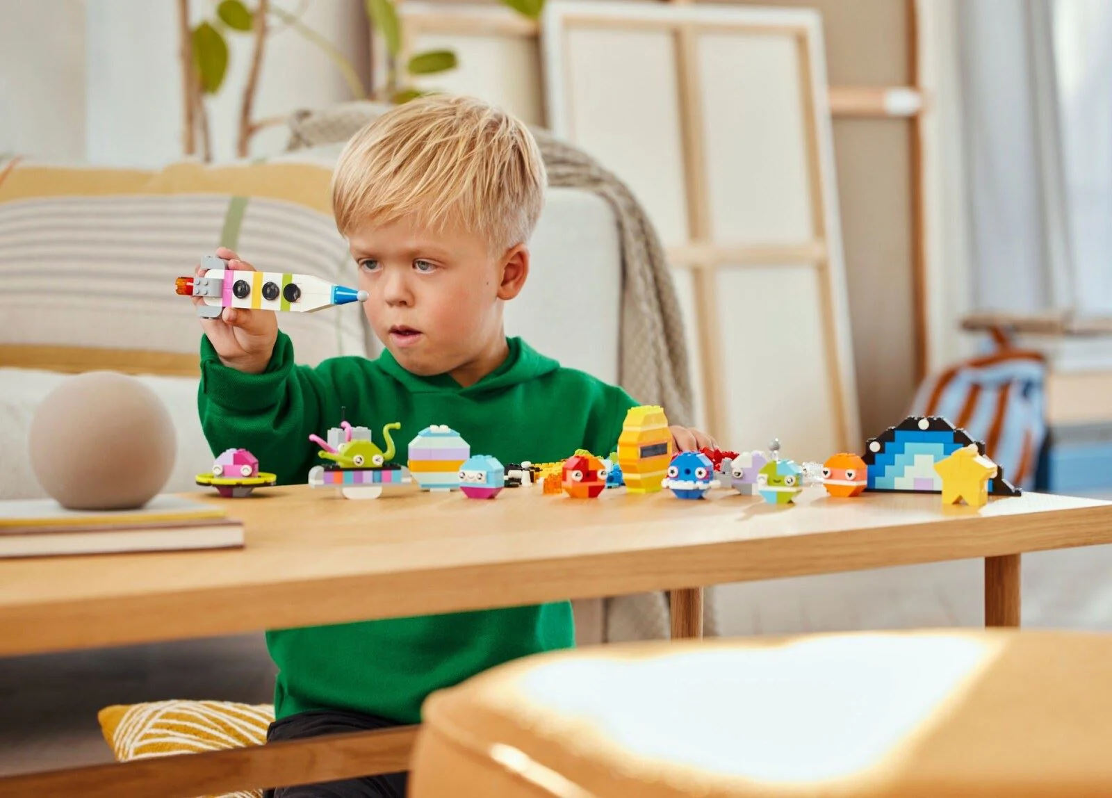 Set de constructie LEGO Classic Planete creative, 450 el.