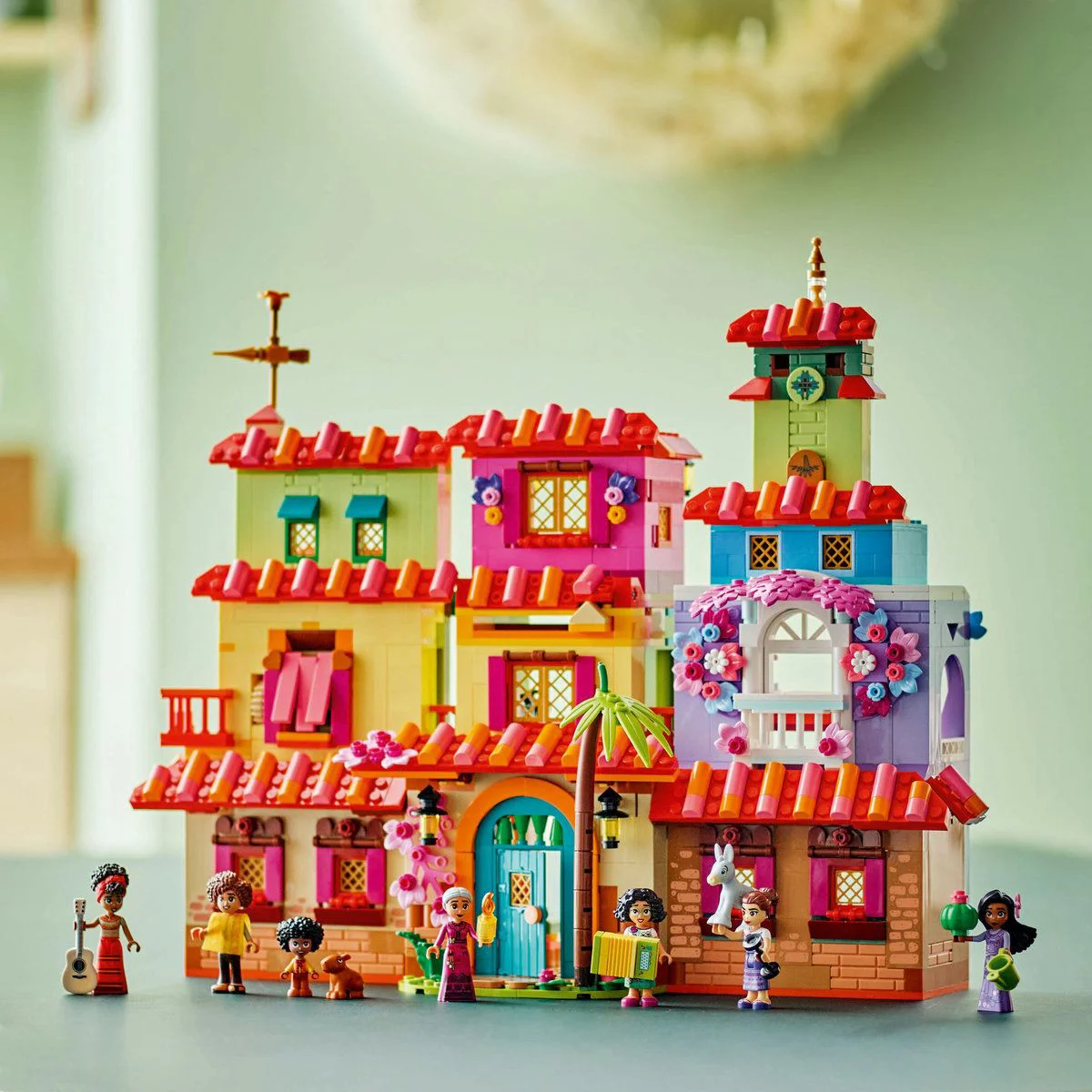 Конструктор LEGO Disney Волшебный дом семьи Мадригал, 1560 эл. foto