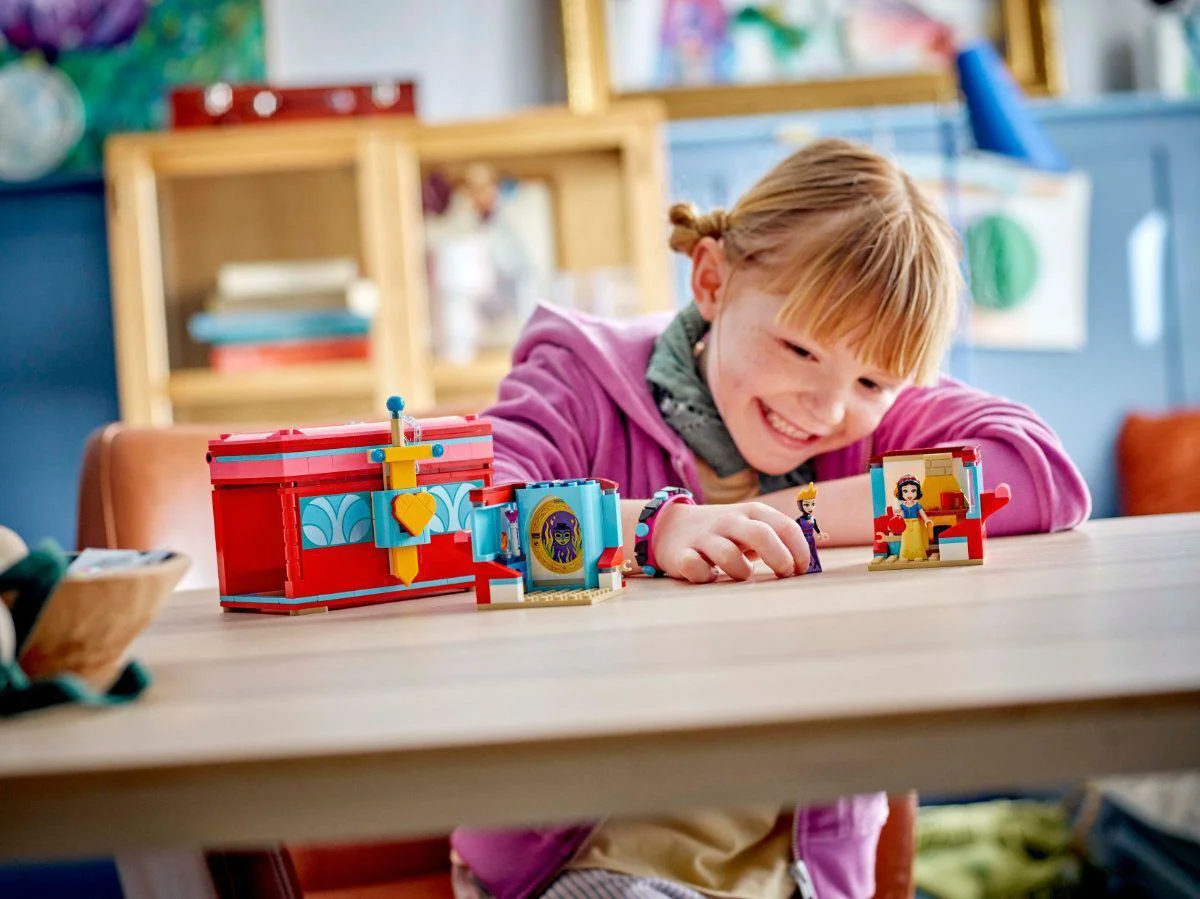 Set de constructie LEGO Disney Cutia cu bijuterii a Albei ca Zapada, 358 el. foto