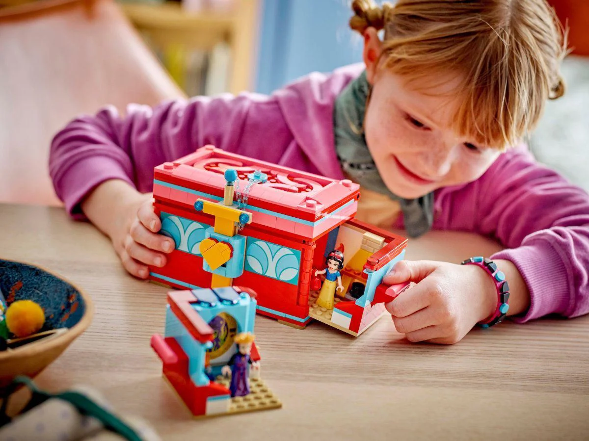 Set de constructie LEGO Disney Cutia cu bijuterii a Albei ca Zapada, 358 el. foto